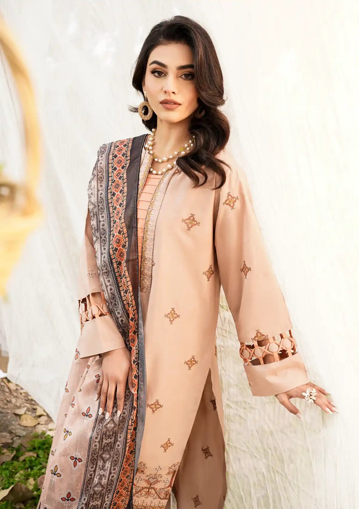 Safwa Skye Emb Lawn'24 Vol-01 SKY-07 - Mohsin Saeed Fabrics