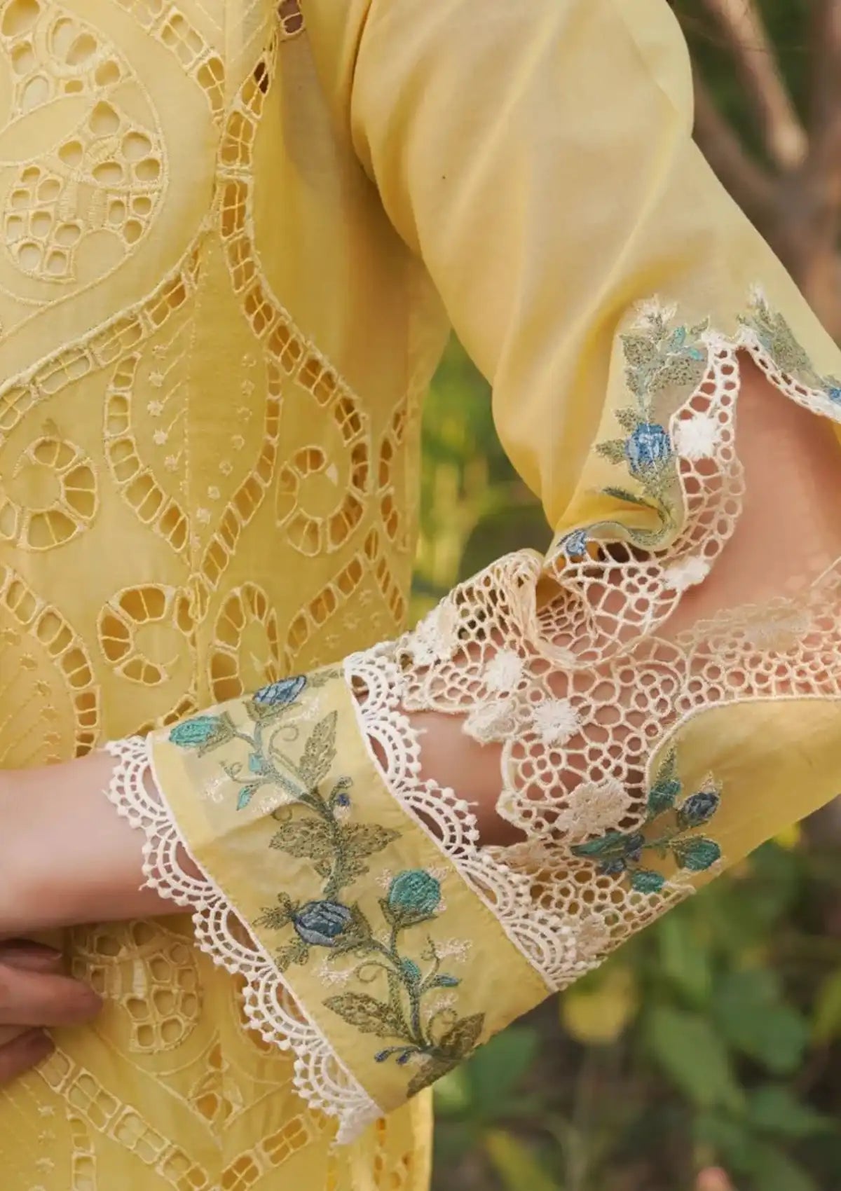 Manara Luxury Lawn'24 ML-05 NEHAAL - Mohsin Saeed Fabrics