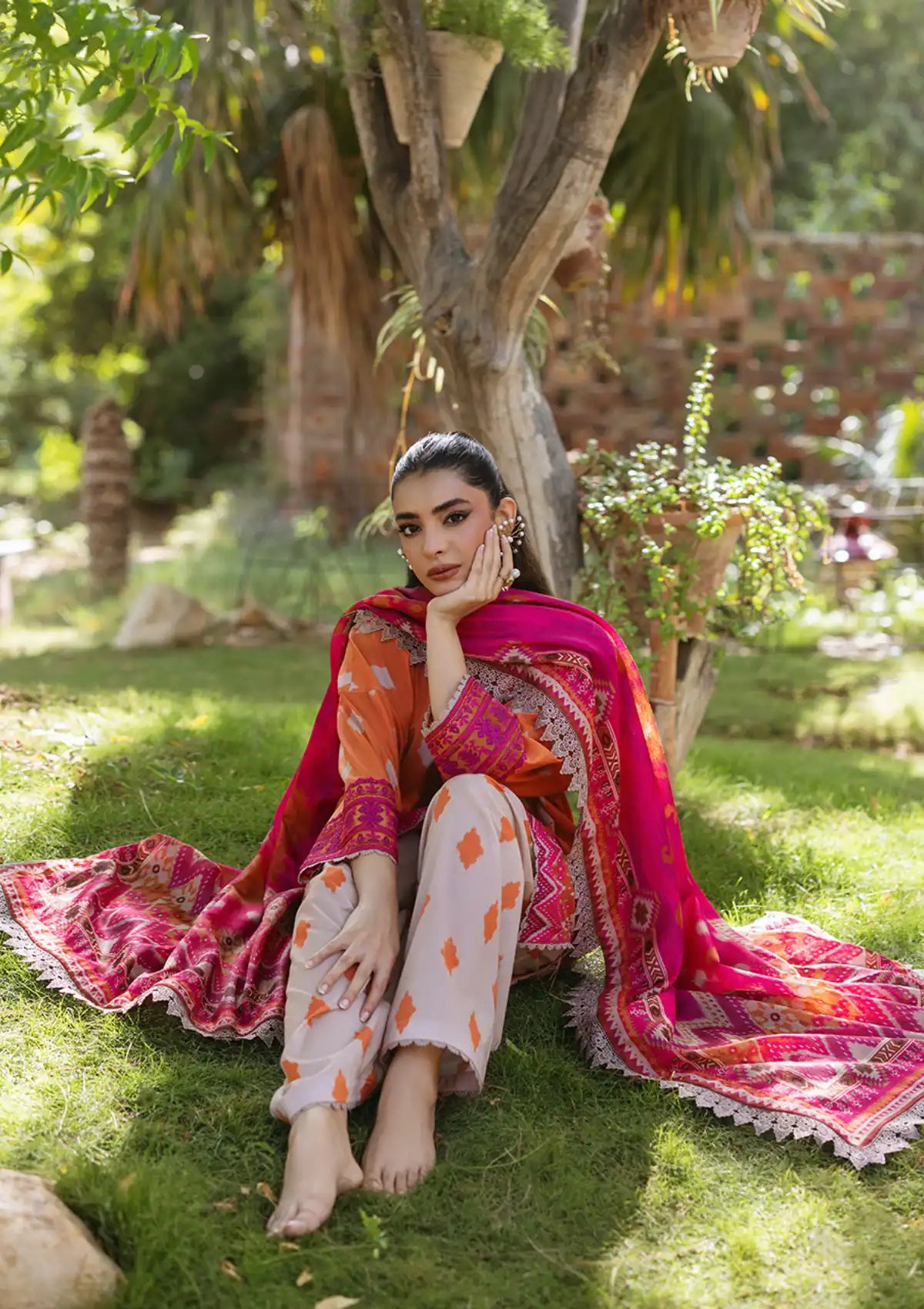 Tahra By Zainab Chottani Lawn'24 D-08B-LIZA - Mohsin Saeed Fabrics