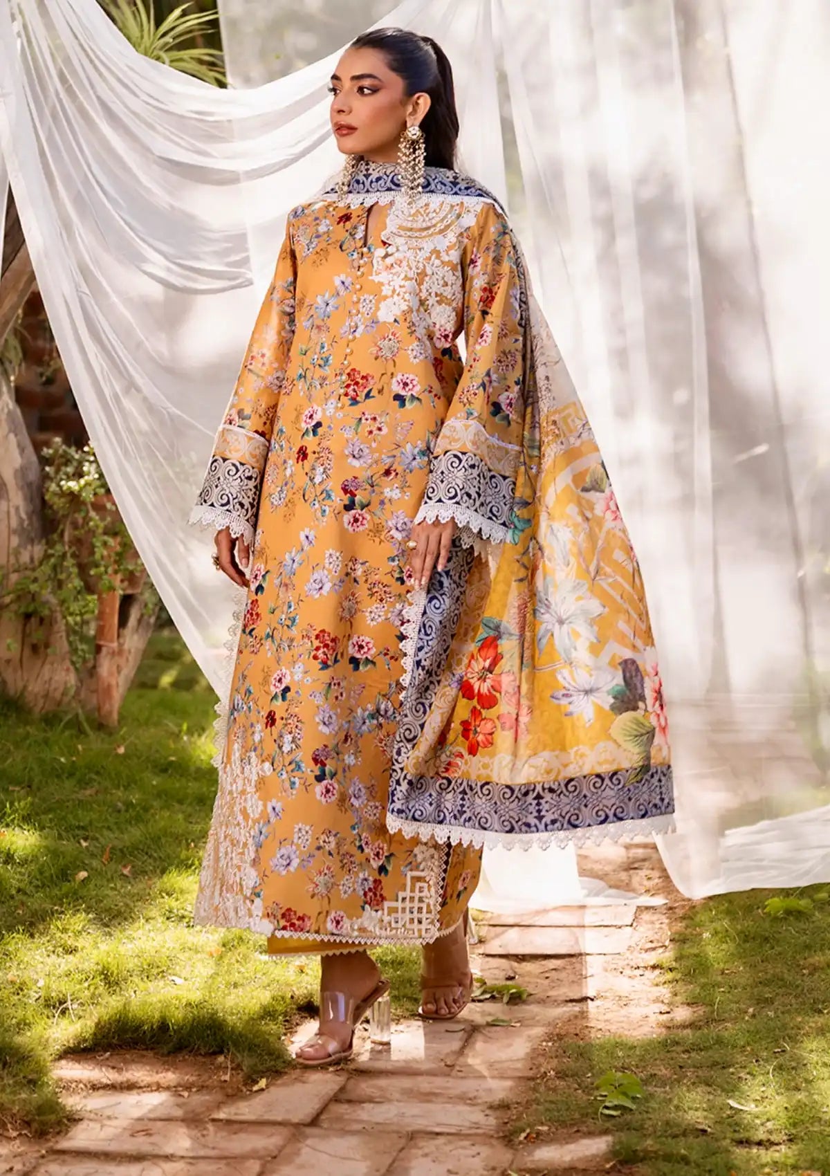 Tahra By Zainab Chottani Lawn'24 D-02A-BEEHA - Mohsin Saeed Fabrics