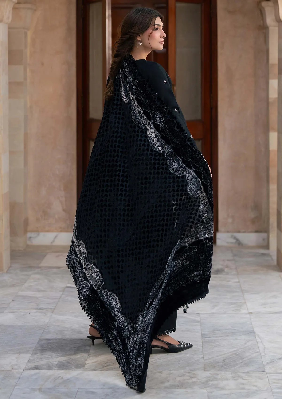 Raaya Plush Edit'26 - BLACK