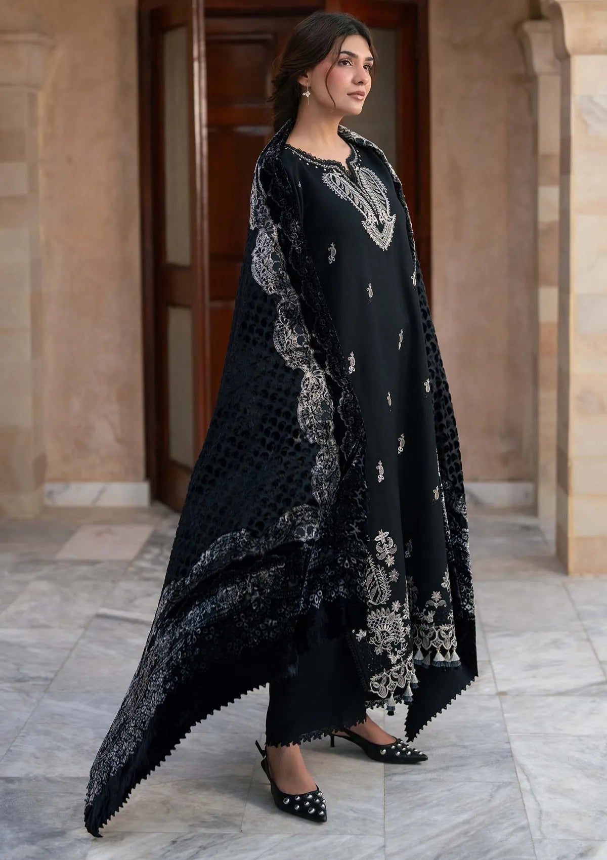 Raaya Plush Edit'26 - BLACK