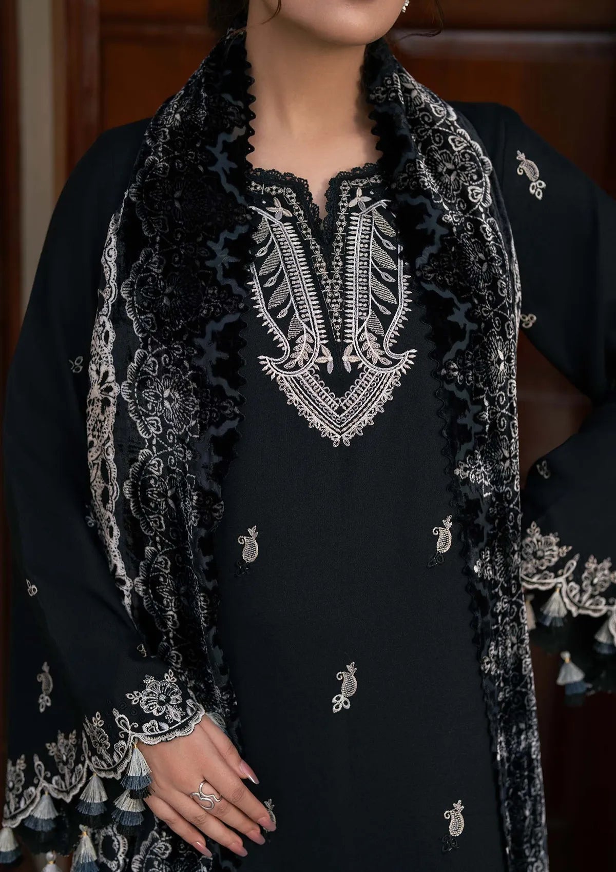 Raaya Plush Edit'26 - BLACK