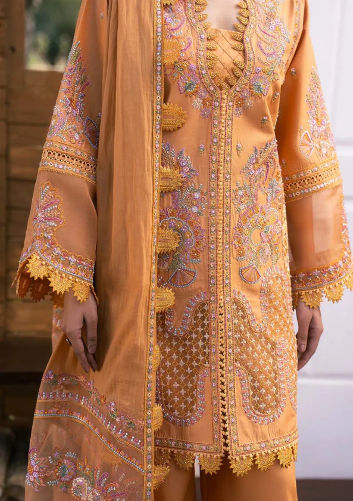 Zarizaa Aura of Flora Emb Lawn'26 D-01 FLUX