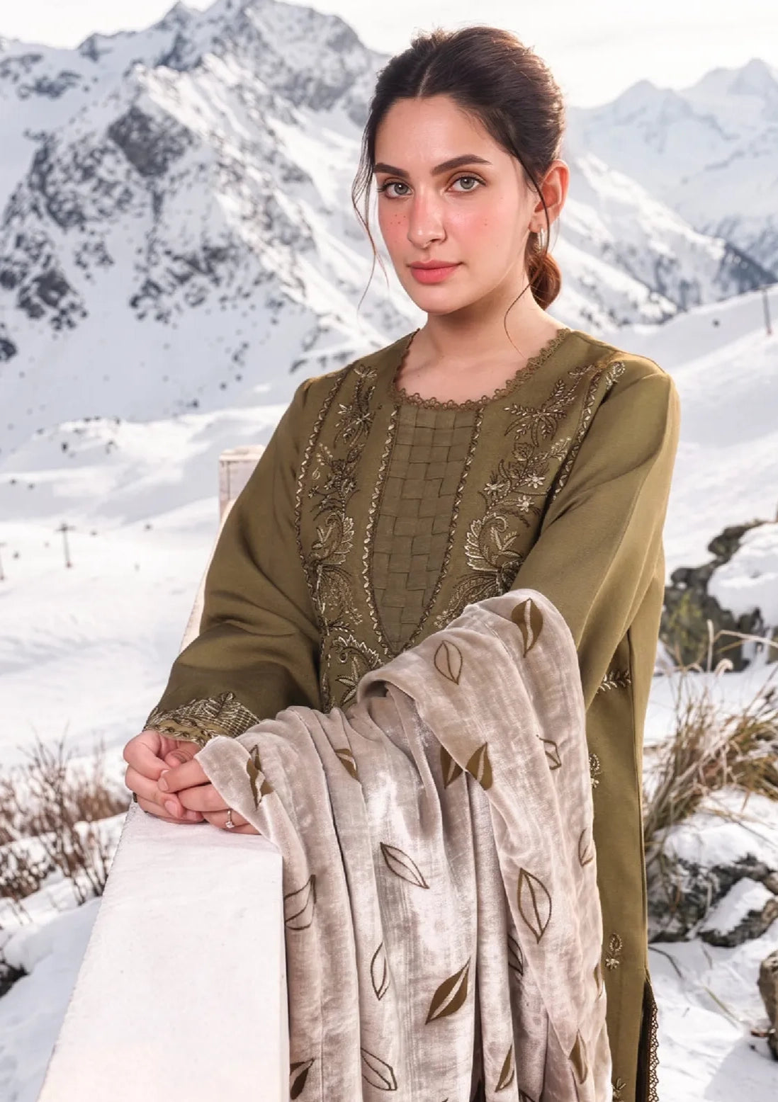Rang Rasiya Carnation Winter'26 -FROSTED FLORA