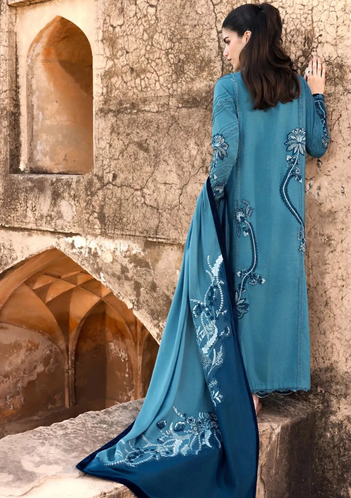 Saira Shakira Winter'25 D-02B FRIYA