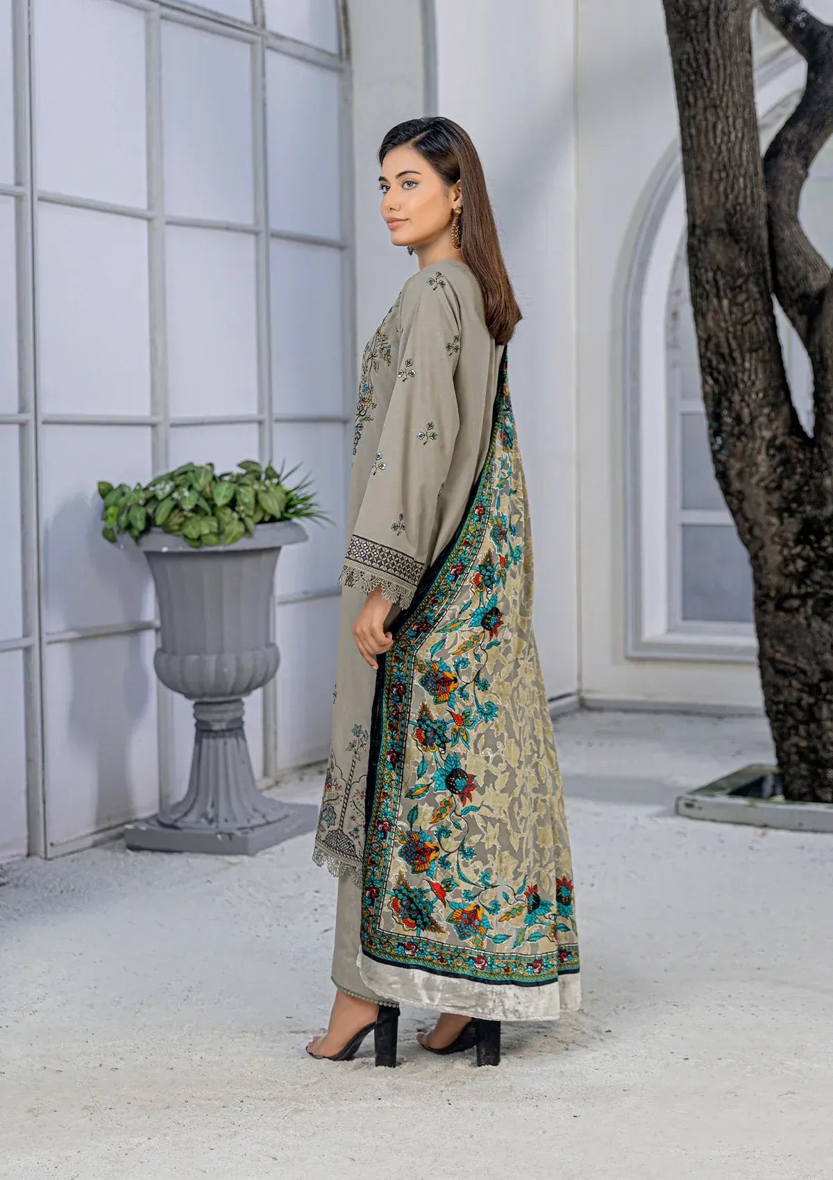 Waresha Dhanak Exclusive'25 WDE-07 OLIVE TAZEEN