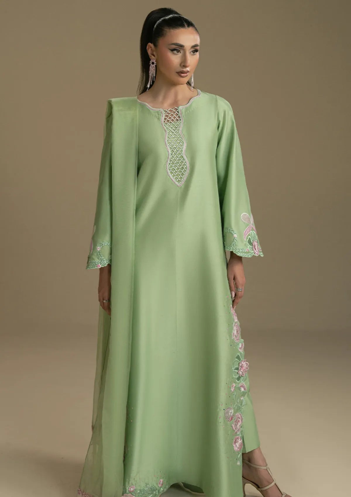 mohsin-saeed-fabrics-designer-daily-wear-formal-and-wedding-suits-within-budget-This-product-is-from-khakaa-evrin-luxe-pret-25-d-06-zelee-is-available-on-Mohsin-saeed-fabrics-website.