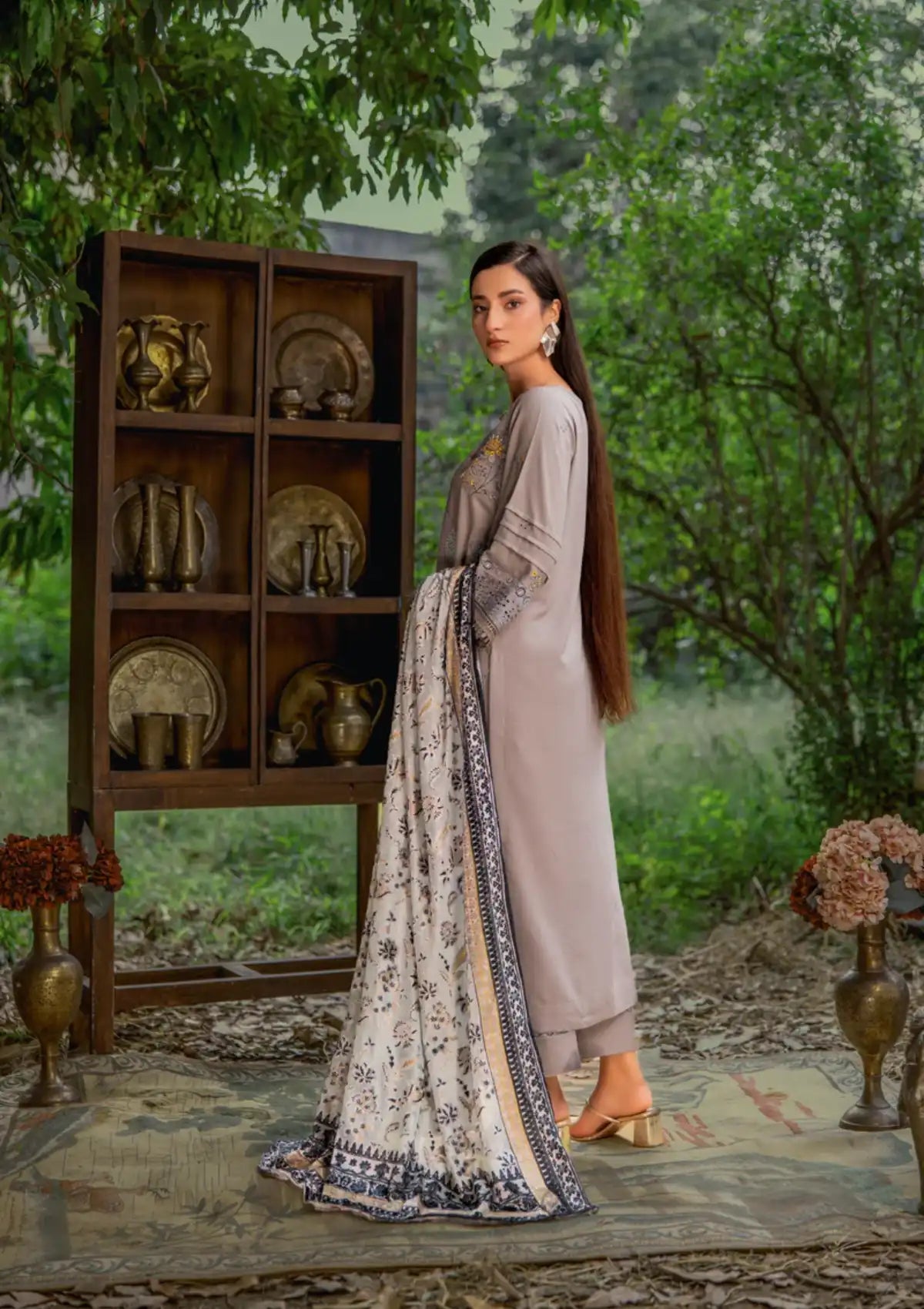 Afsaneh by Sanam Saeed Winter'24 D-02