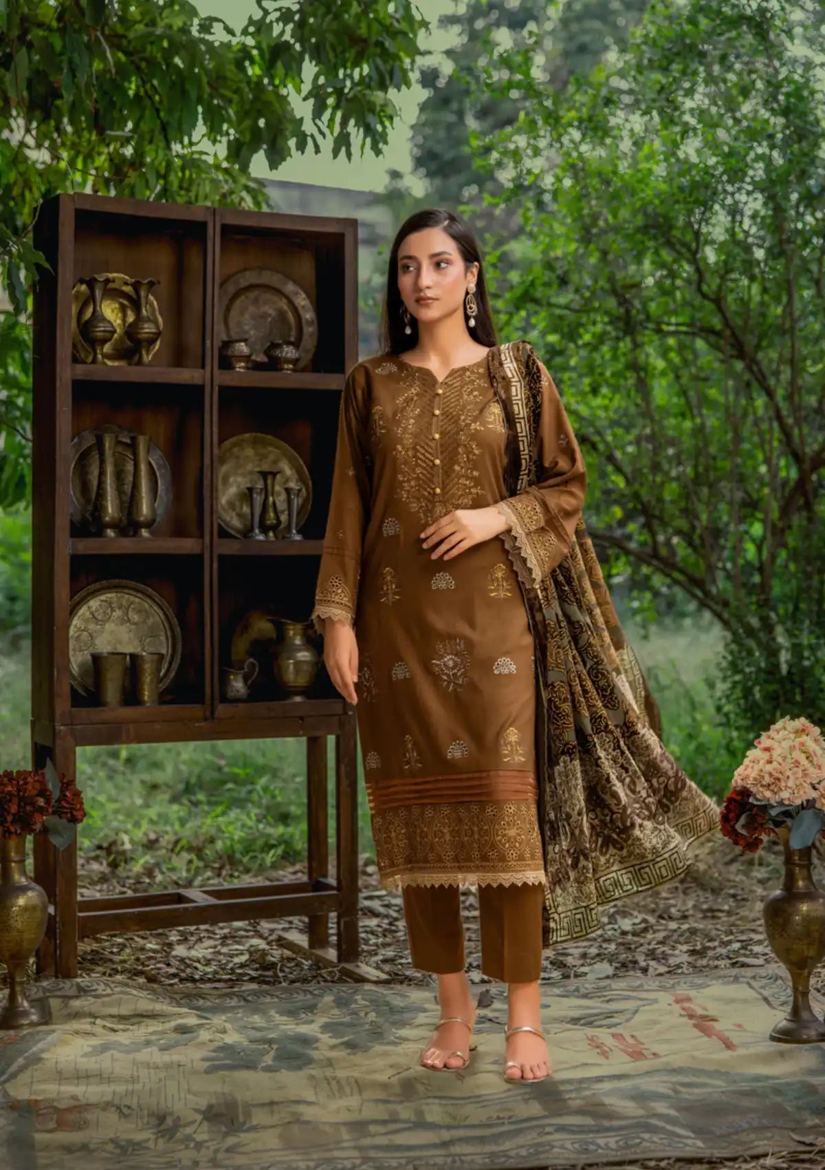 Afsaneh by Sanam Saeed Winter'24 D-001
