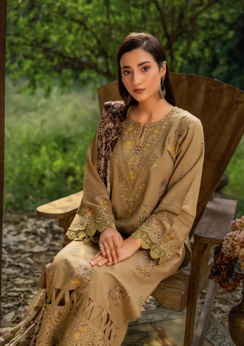 Afsaneh by Sanam Saeed Winter'24 D-08