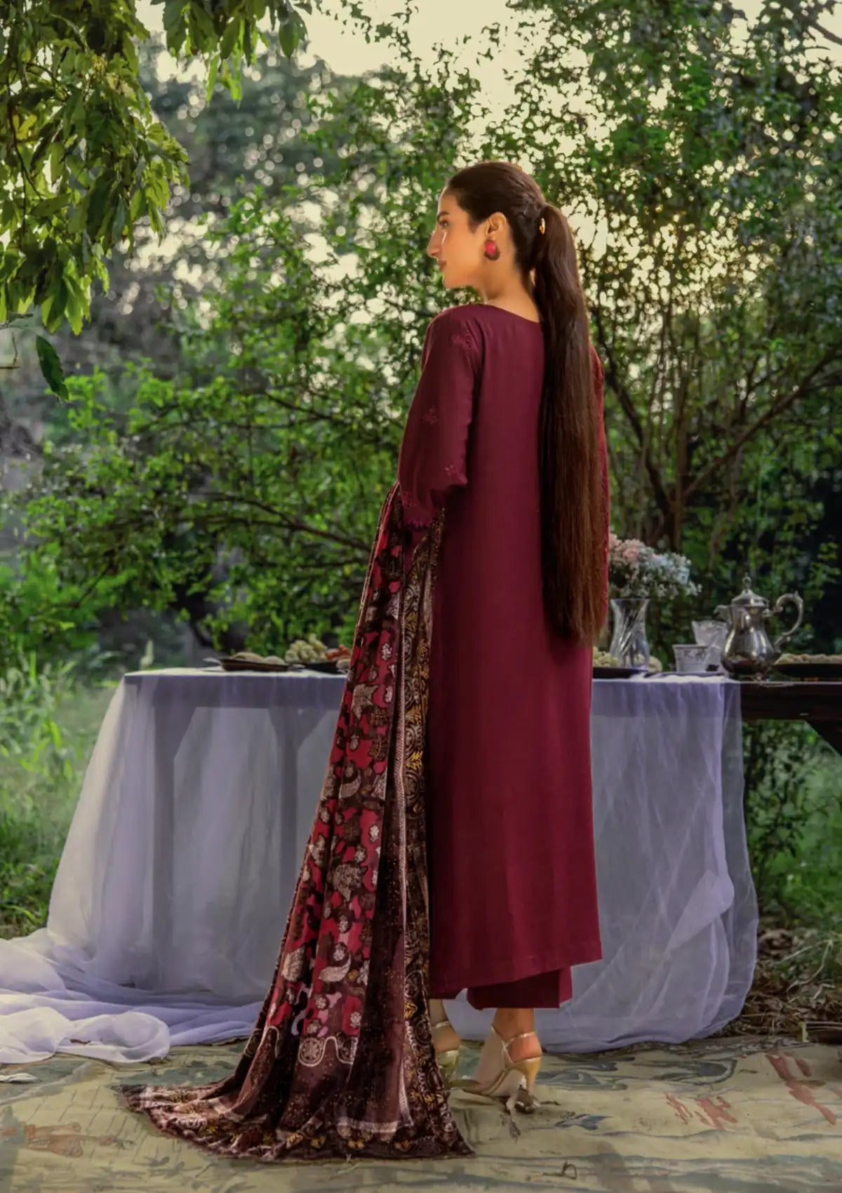 Afsaneh by Sanam Saeed Winter'24 D-03