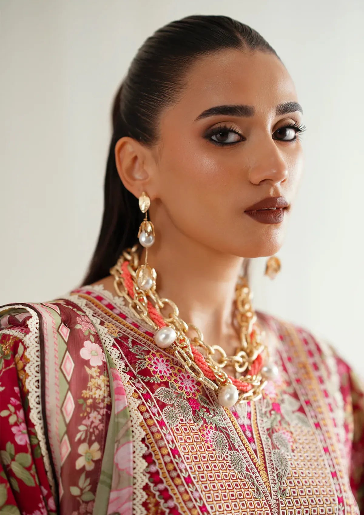 mohsin-saeed-fabrics-is-selling-online-and-in stores-Luxury-daily-wear-wedding-wear-formal-wear-in-budgeted-price-This-product-is-from-bin-ilyas-eres-bonita-viscose25-1107-b-is-available-on-Mohsin-saeed-fabrics-website.
