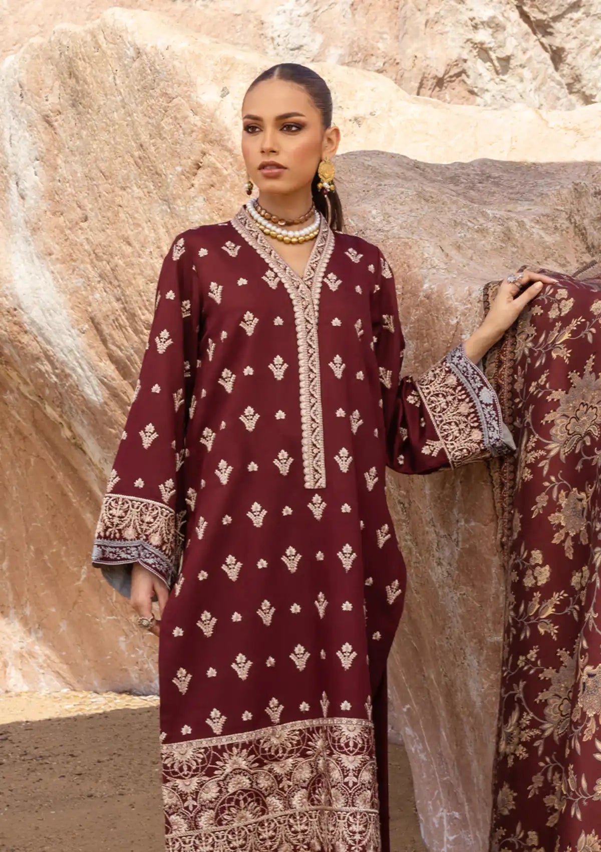 Zainab Chottani Winter Shawls'23 D-07 GUZEL - Mohsin Saeed Fabrics