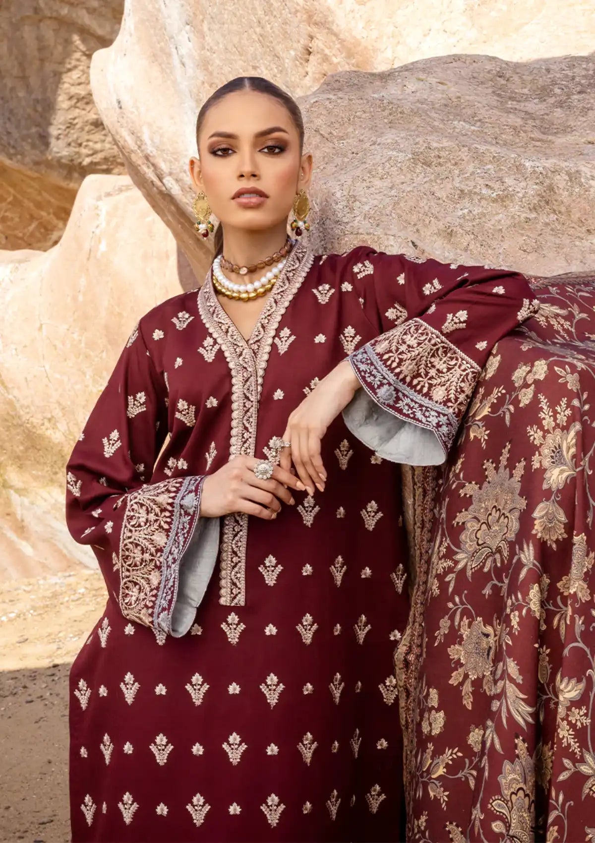 Zainab Chottani Winter Shawls'23 D-07 GUZEL - Mohsin Saeed Fabrics