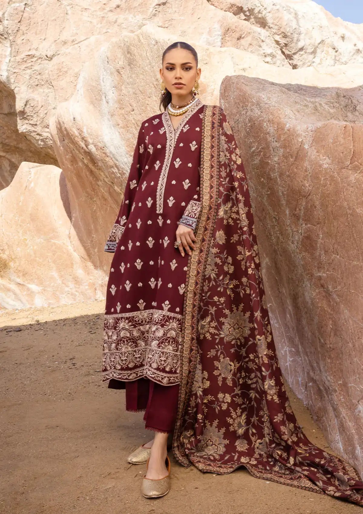 Zainab Chottani Winter Shawls'23 D-07 GUZEL - Mohsin Saeed Fabrics