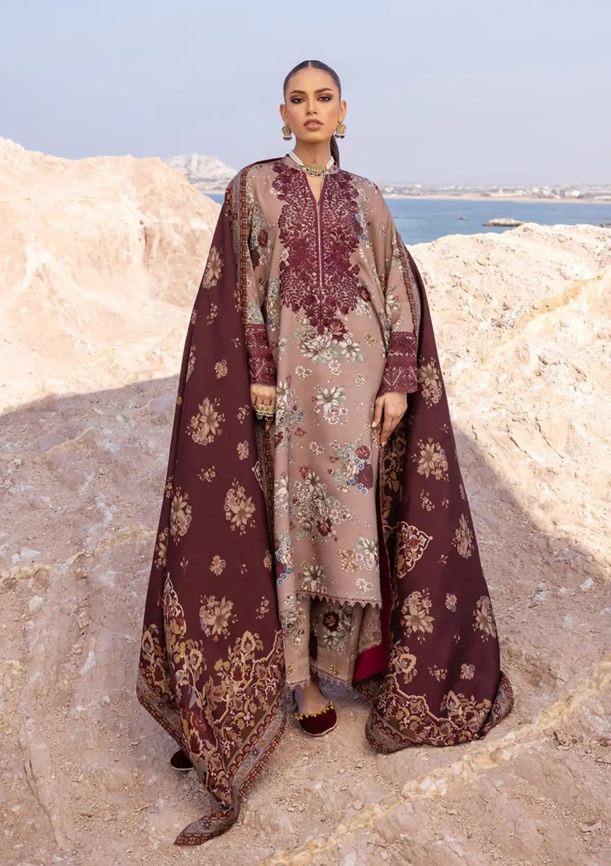 Zainab Chottani Winter Shawls'23 D-01 AKS - Mohsin Saeed Fabrics