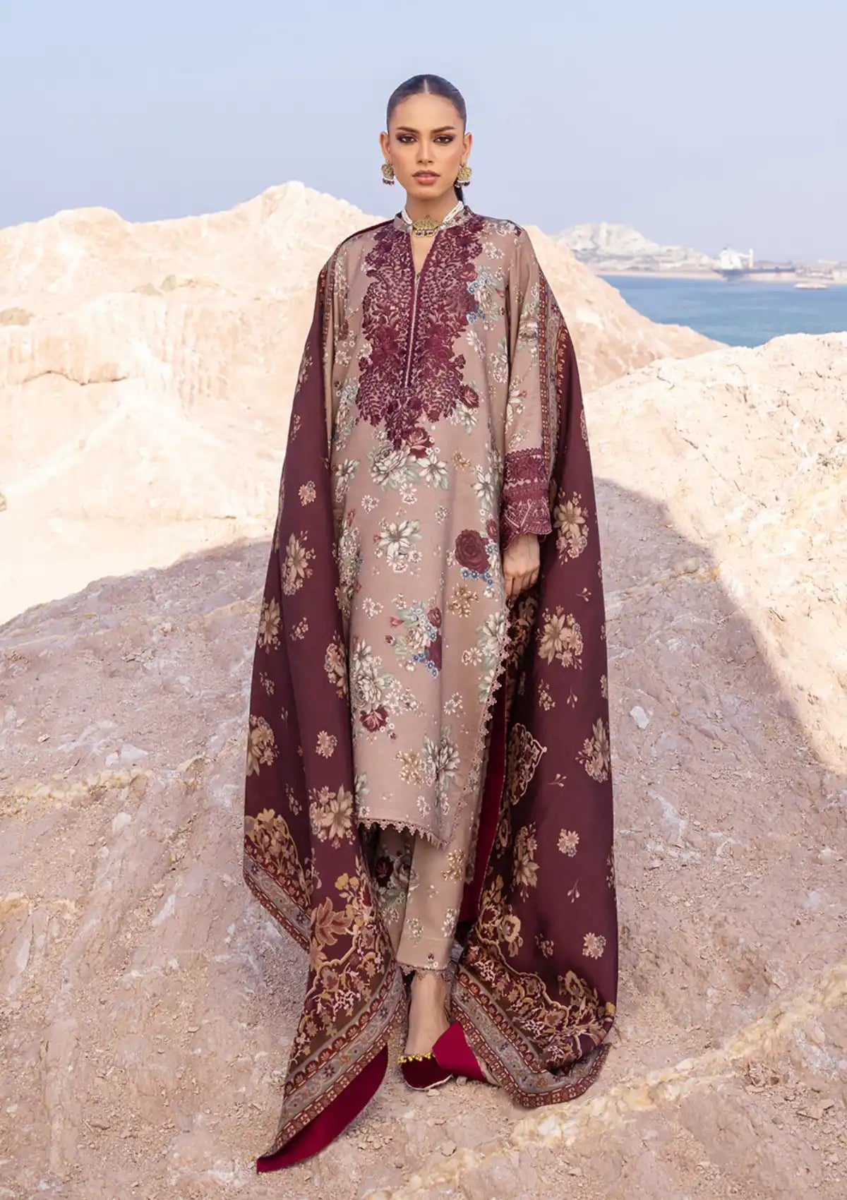 Zainab Chottani Winter Shawls'23 D-01 AKS - Mohsin Saeed Fabrics