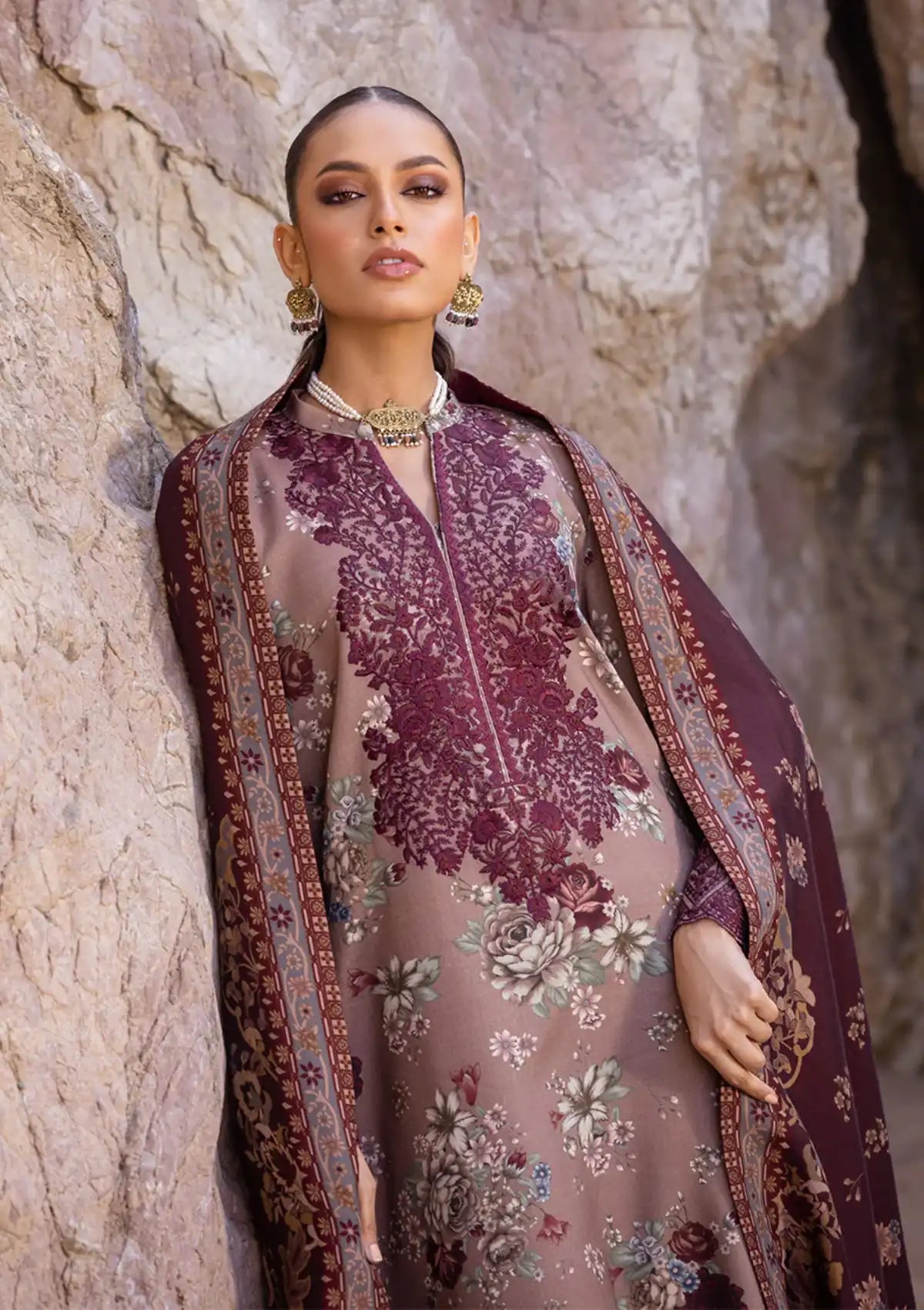 Zainab Chottani Winter Shawls'23 D-01 AKS - Mohsin Saeed Fabrics