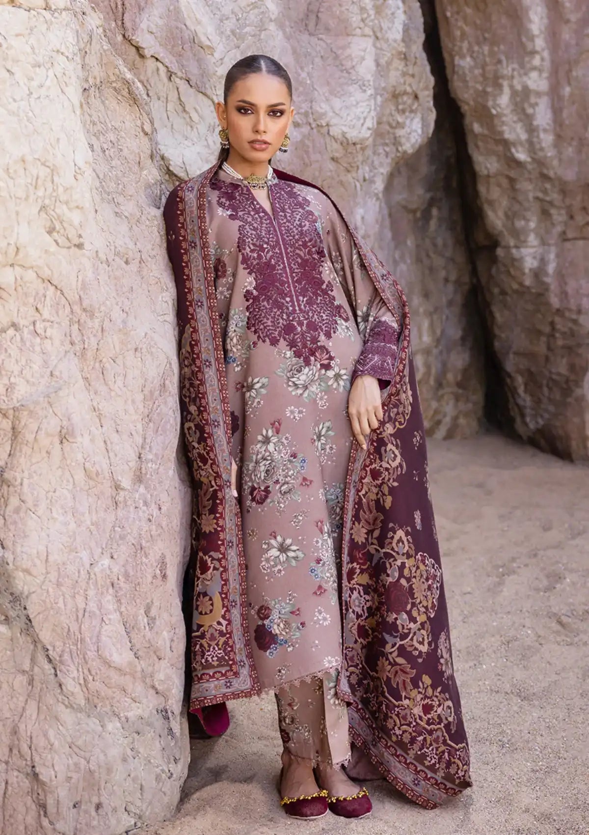 Zainab Chottani Winter Shawls'23 D-01 AKS - Mohsin Saeed Fabrics