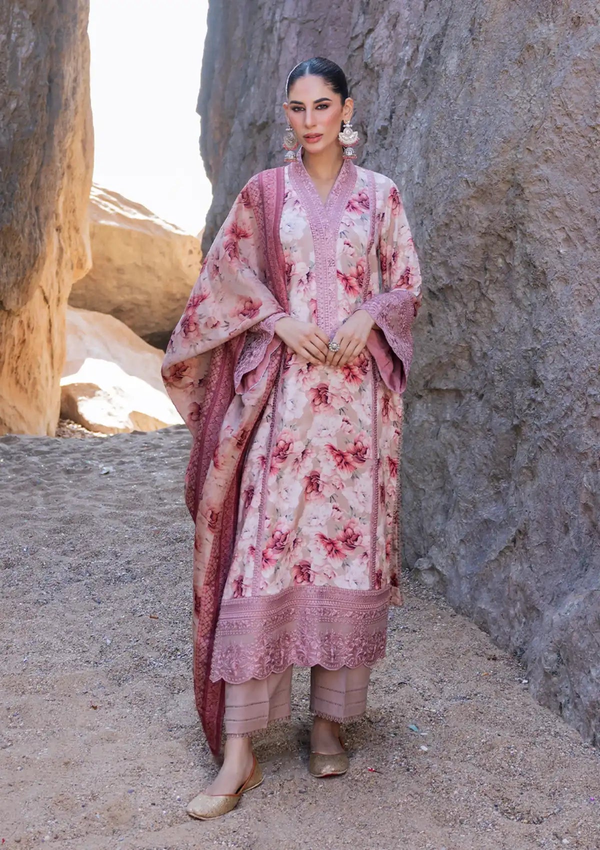 Zainab Chottani Winter Shawls'23 D-05 SHYRA - Mohsin Saeed Fabrics