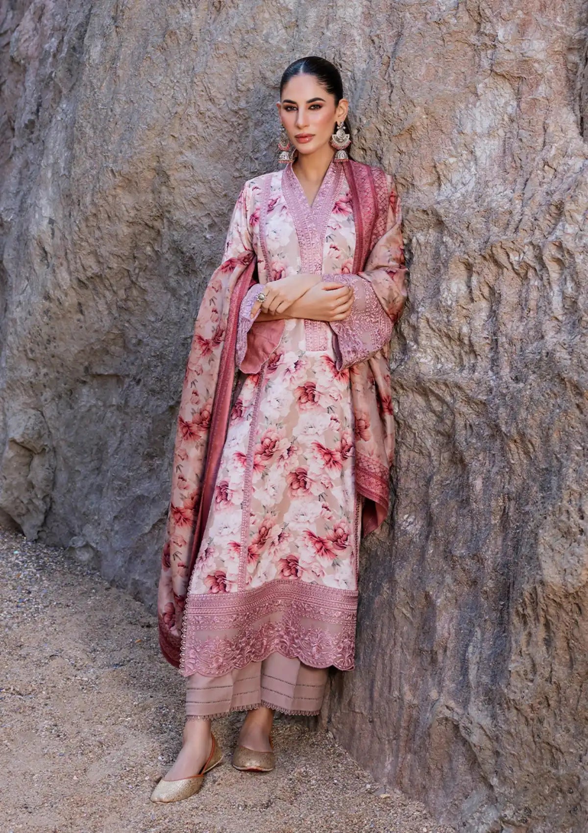 Zainab Chottani Winter Shawls'23 D-05 SHYRA - Mohsin Saeed Fabrics