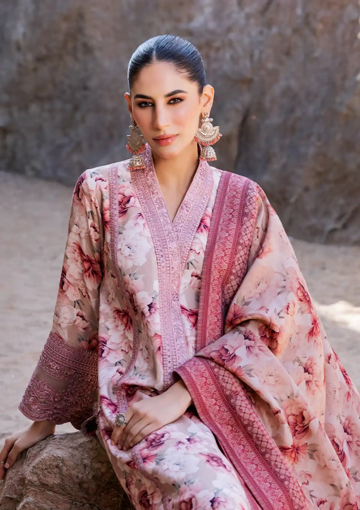 Zainab Chottani Winter Shawls'23 D-05 SHYRA - Mohsin Saeed Fabrics