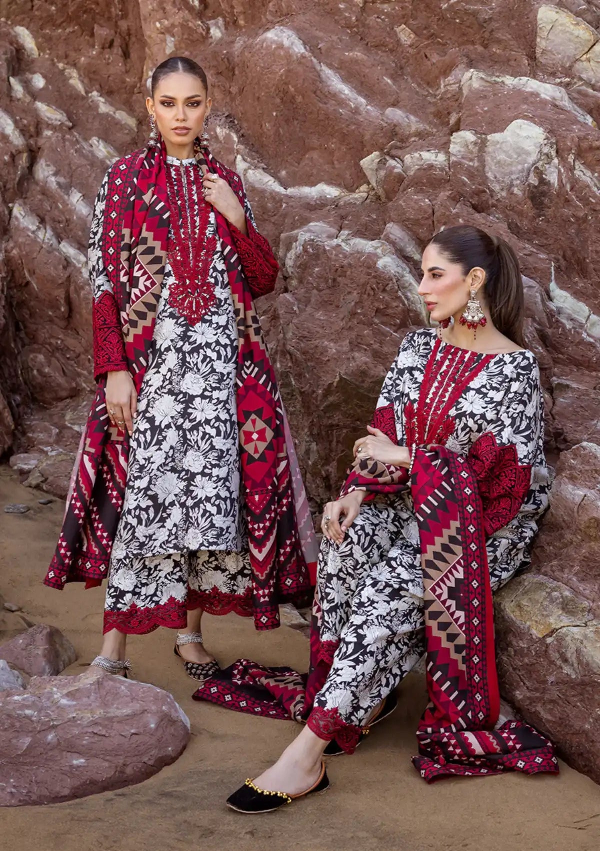 Zainab Chottani Winter Shawls'23 D-03 ASNA - Mohsin Saeed Fabrics