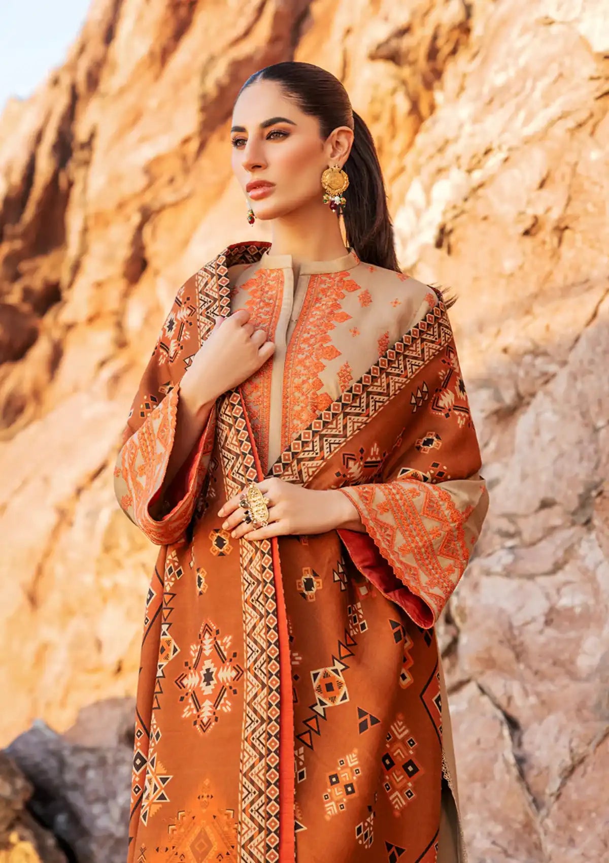 Zainab Chottani Winter Shawls'23 D-06 AZAL - Mohsin Saeed Fabrics