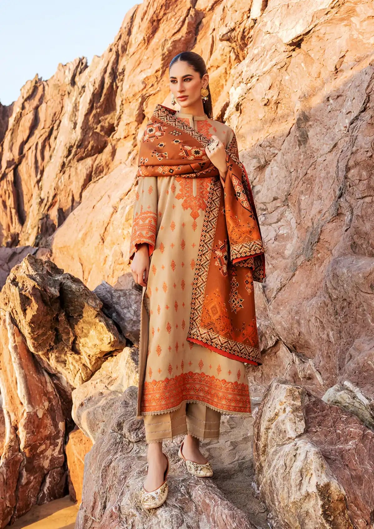Zainab Chottani Winter Shawls'23 D-06 AZAL - Mohsin Saeed Fabrics
