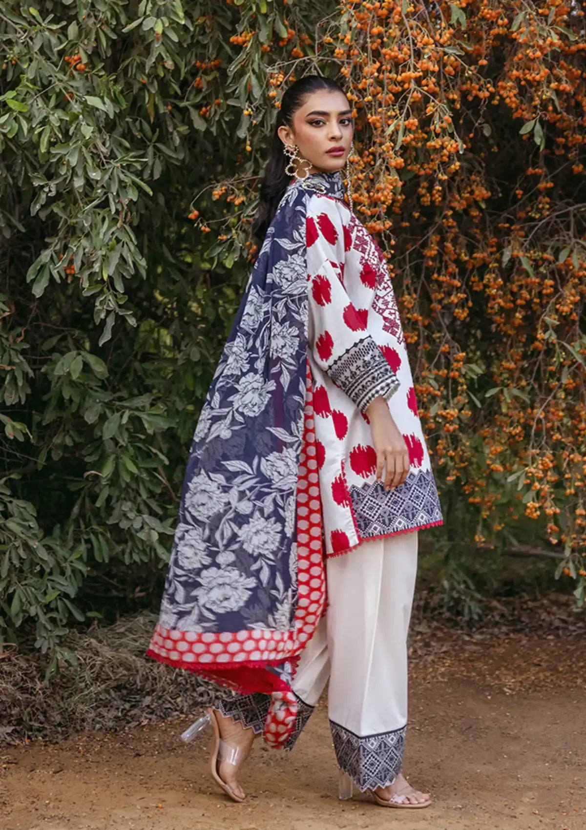 Tahra By Zainab Chottani Lawn'24 D-10A-FREYA - Mohsin Saeed Fabrics