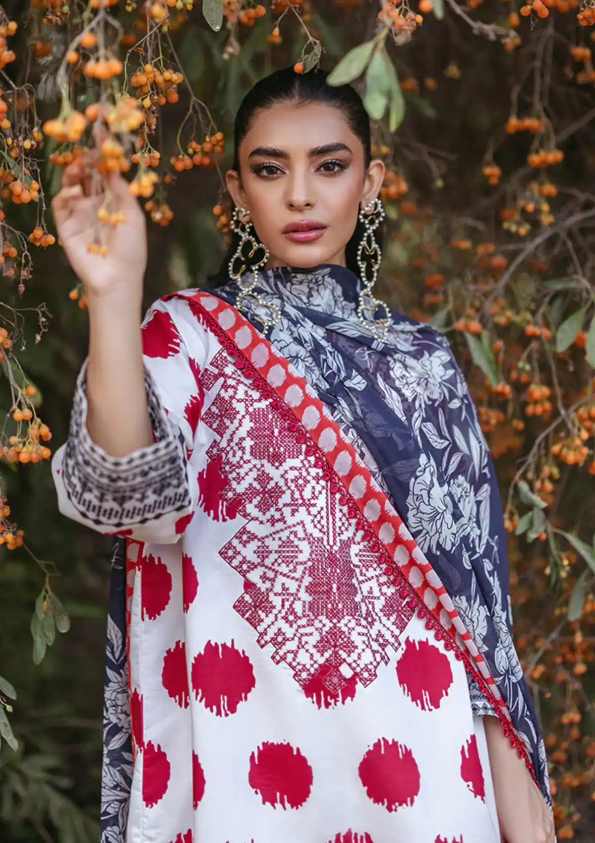 Tahra By Zainab Chottani Lawn'24 D-10A-FREYA - Mohsin Saeed Fabrics