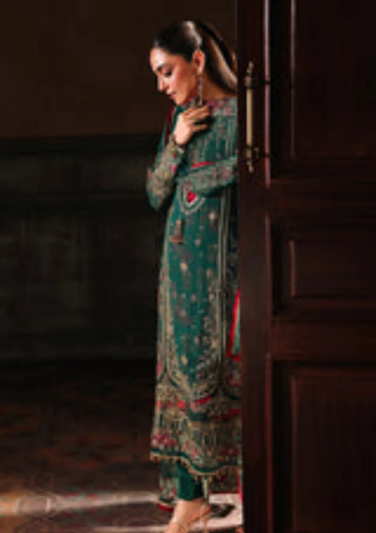 mohsin-saeed-fabrics-luxury-fashion-collection-daily-wear-wedding-and-formal-in-budget-This-product-is-from-charizma-dastan-e-jashan25-d-06-is-available-on-Mohsin-saeed-fabrics-website.