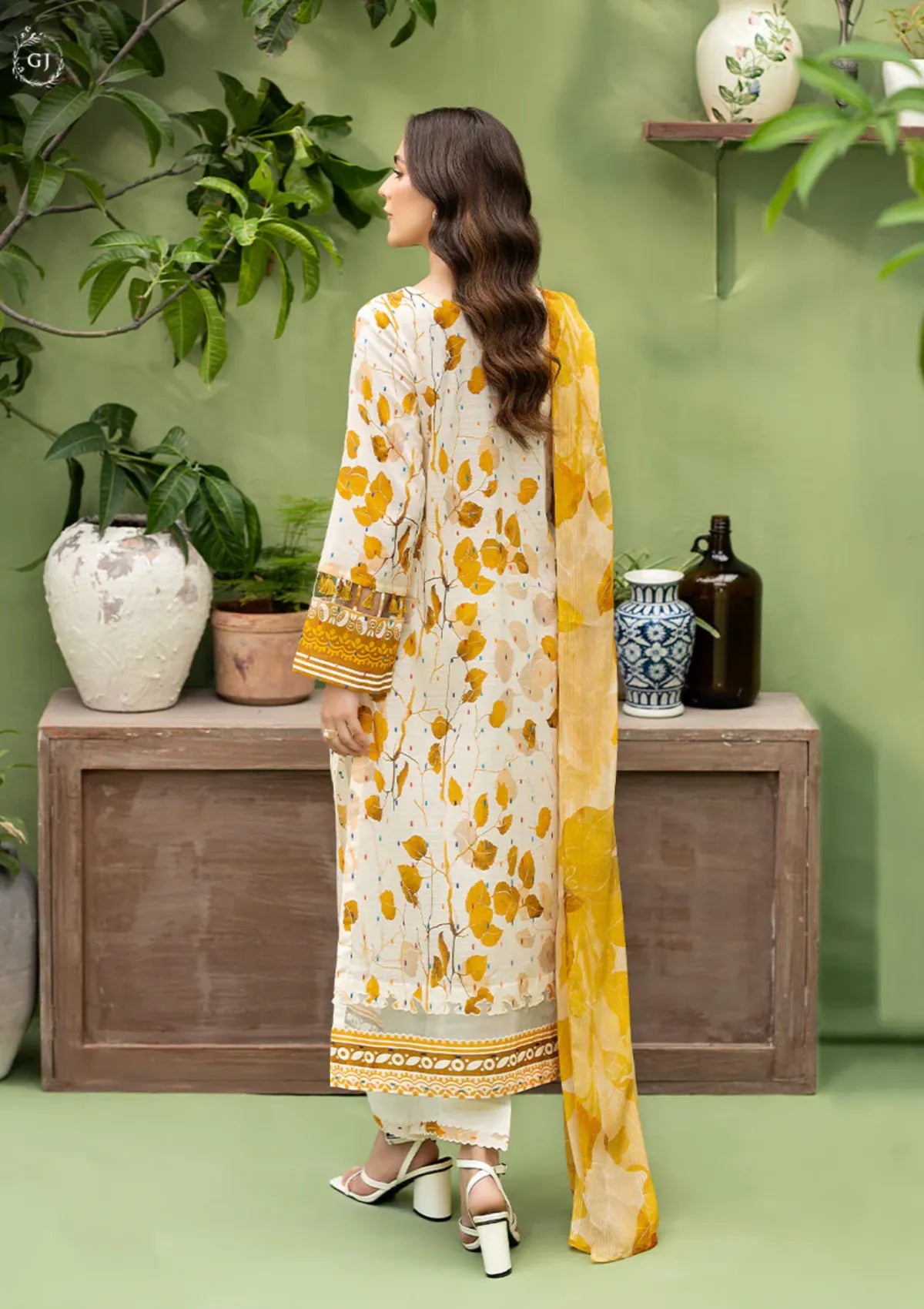 mohsin-saeed-fabrics-affordable-luxury-outfits-for-daily-formal-and-wedding-wear-This-product-is-from-hemayal-lawn25-d-02-is-available-on-Mohsin-saeed-fabrics-website.