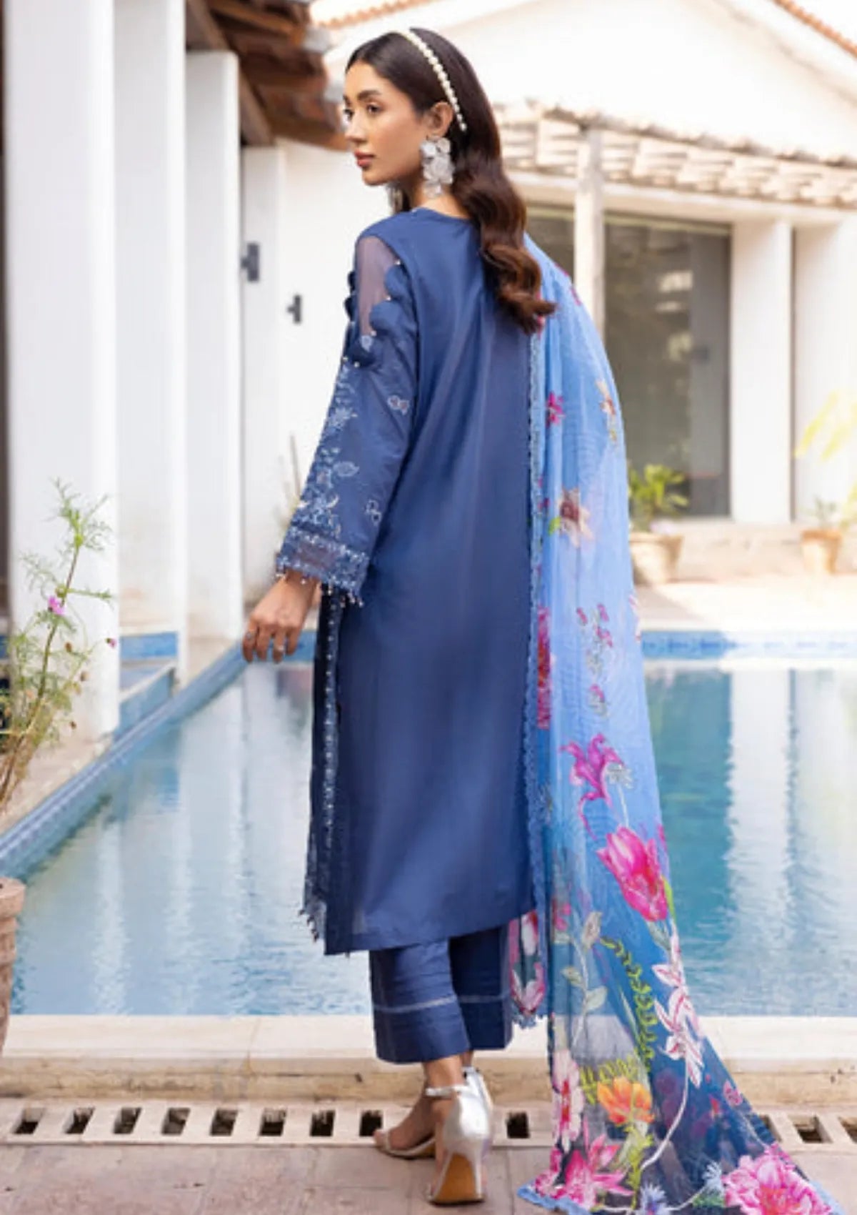 mohsin-saeed-fabrics-is-selling-online-and-in stores-Luxury-daily-wear-wedding-wear-formal-wear-in-budgeted-price-This-product-is-from-khoobsurat-omnia-luxury-lawn25-o-209-is-available-on-Mohsin-saeed-fabrics-website.