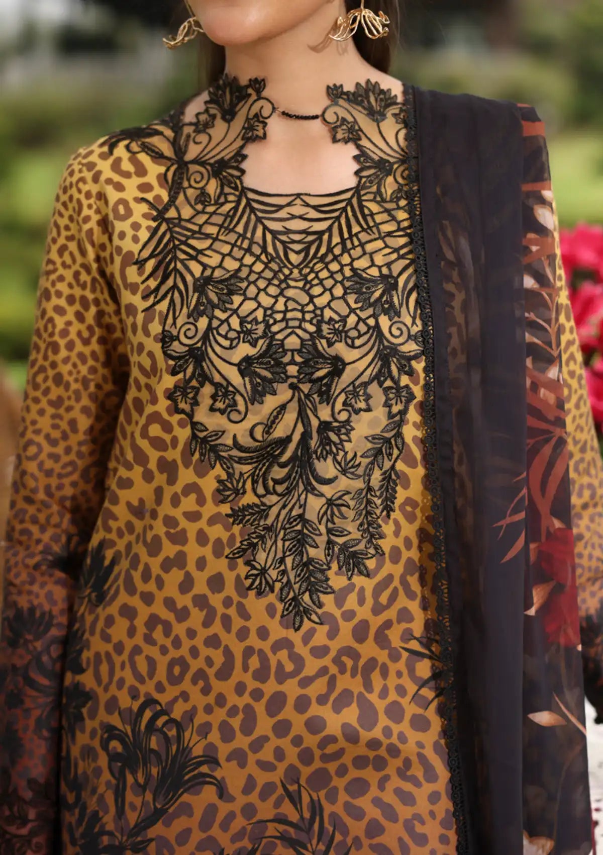 mohsin-saeed-fabrics-designer-daily-wear-formal-and-wedding-suits-within-budget-This-product-is-from-rang-rasiya-lifestyle-summer-edit25-hooria-is-available-on-Mohsin-saeed-fabrics-website.