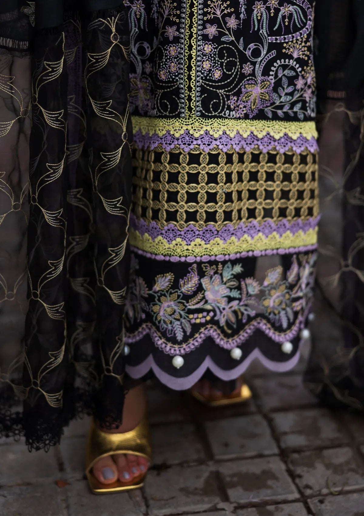 mohsin-saeed-fabrics-luxury-fashion-collection-daily-wear-wedding-and-formal-in-budget-This-product-is-from-paras-by-pasha-lawn25-evening-bloom-is-available-on-Mohsin-saeed-fabrics-website.