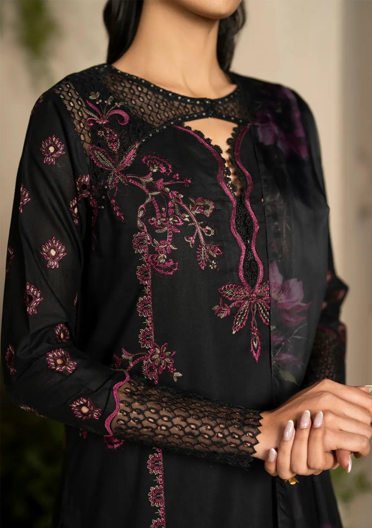 mohsin-saeed-fabrics-affordable-luxury-outfits-for-daily-formal-and-wedding-wear-This-product-is-from-iznik-festive-eid-lawn25-efl-03-is-available-on-Mohsin-saeed-fabrics-website.