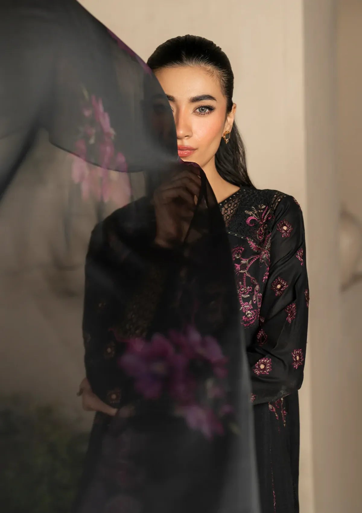 mohsin-saeed-fabrics-affordable-luxury-outfits-for-daily-formal-and-wedding-wear-This-product-is-from-iznik-festive-eid-lawn25-efl-03-is-available-on-Mohsin-saeed-fabrics-website.