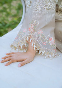 mohsin-saeed-fabrics-is-selling-online-and-in stores-Luxury-daily-wear-wedding-wear-formal-wear-in-budgeted-price-This-product-is-from-bin-ilyas-freesia-emb-lawn25-104-b-is-available-on-Mohsin-saeed-fabrics-website.