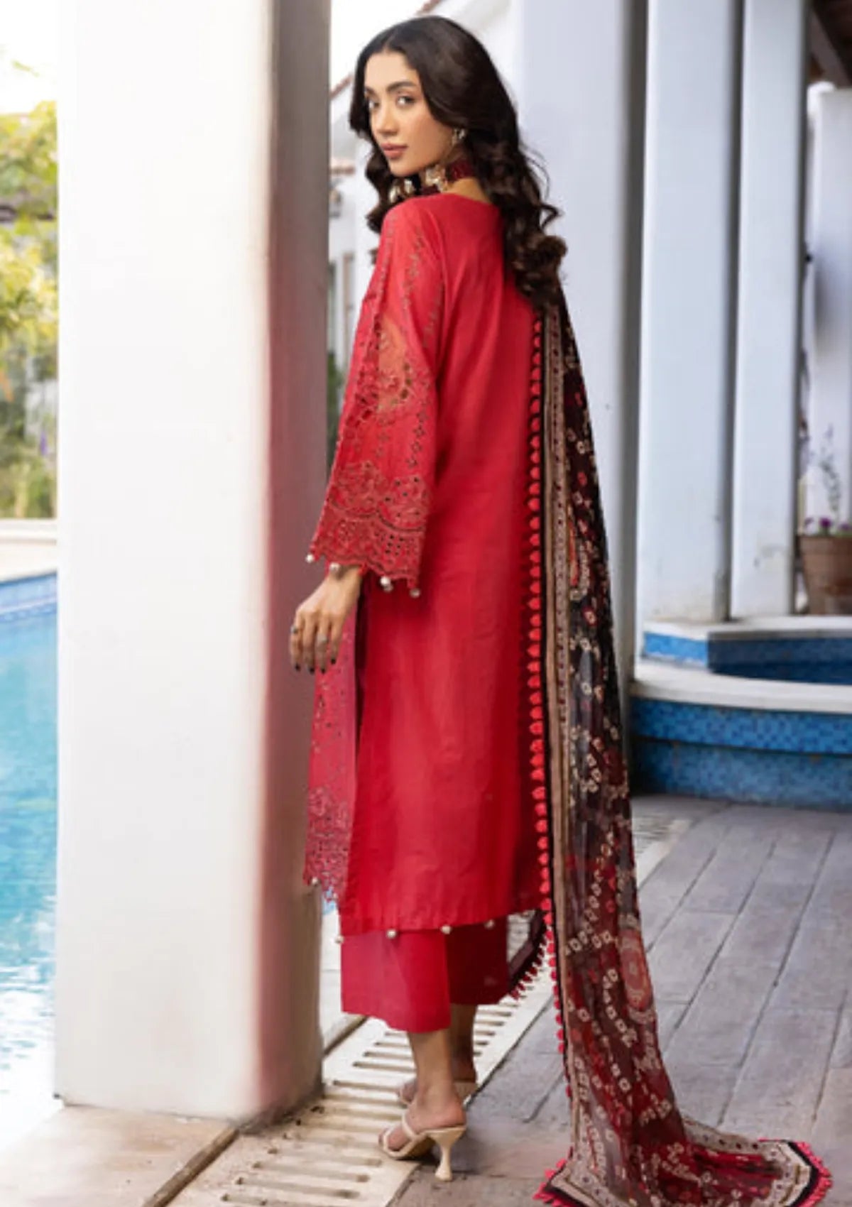 mohsin-saeed-fabrics-is-selling-online-and-in stores-Luxury-daily-wear-wedding-wear-formal-wear-in-budgeted-price-This-product-is-from-khoobsurat-omnia-luxury-lawn25-o-210-is-available-on-Mohsin-saeed-fabrics-website.
