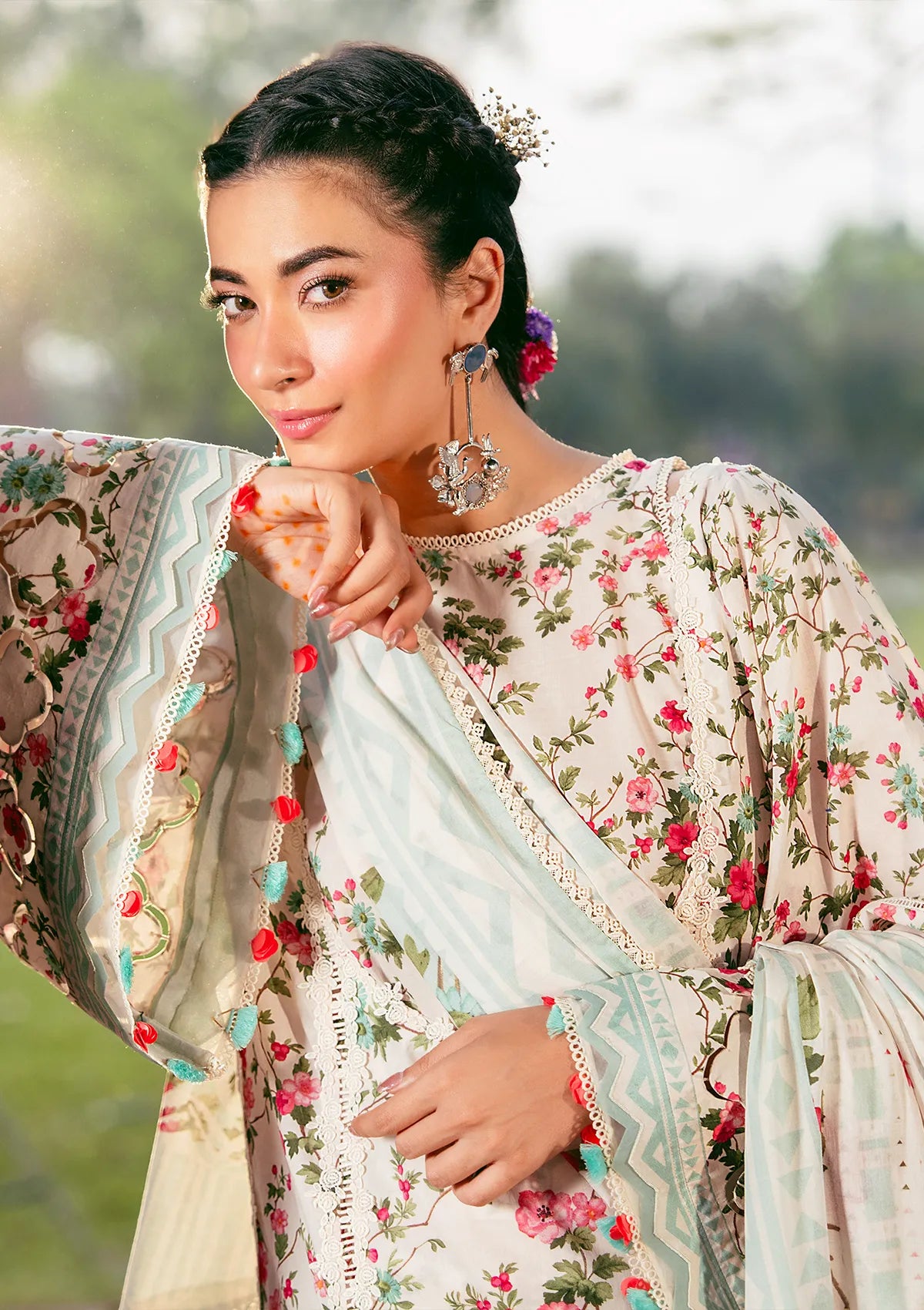 mohsin-saeed-fabrics-designer-daily-wear-formal-and-wedding-suits-within-budget-This-product-is-from-elaf-prints-lawn25-vol-2-eps-3b-day-bloom-is-available-on-Mohsin-saeed-fabrics-website.