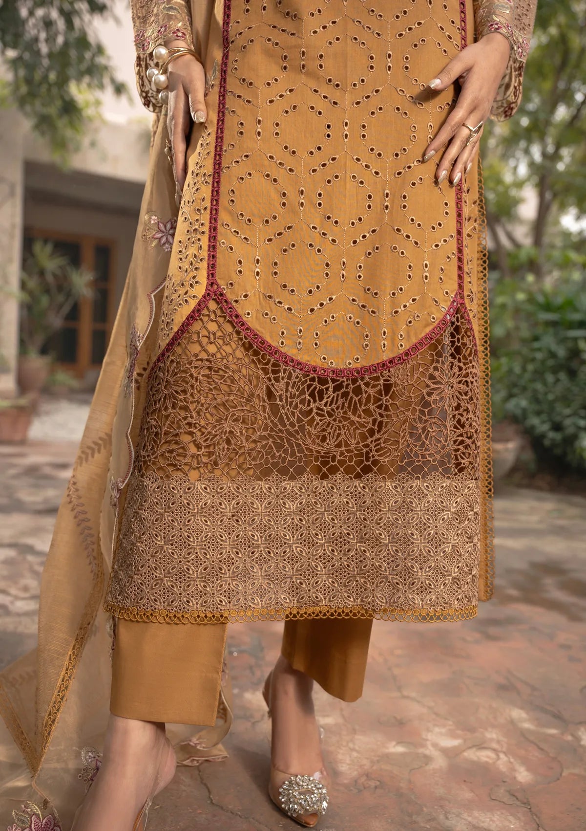 Zebtan Mehru Emb Lawn'26 MZ-02