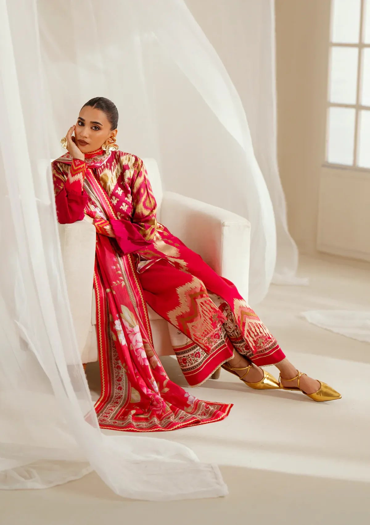 mohsin-saeed-fabrics-is-selling-online-and-in stores-Luxury-daily-wear-wedding-wear-formal-wear-in-budgeted-price-This-product-is-from-bin-ilyas-eres-bonita-viscose25-1102-a-is-available-on-Mohsin-saeed-fabrics-website.