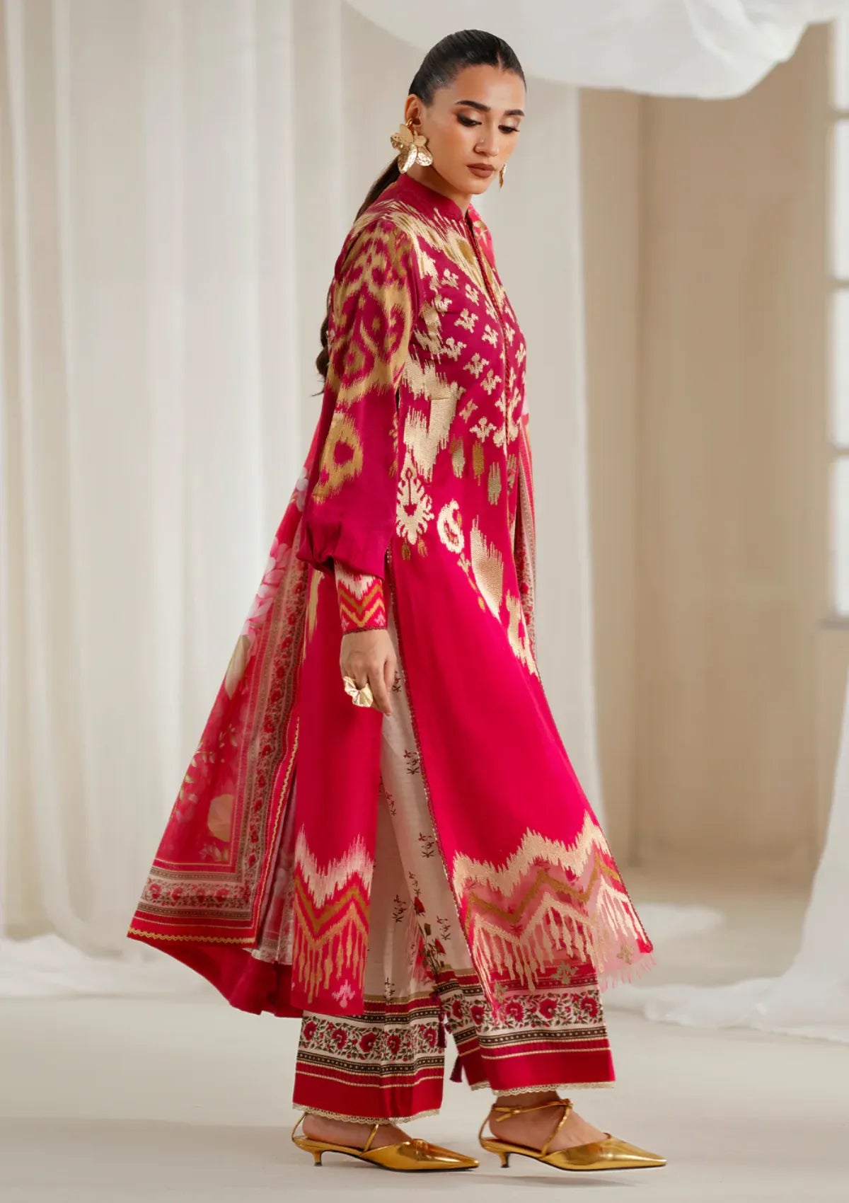 mohsin-saeed-fabrics-is-selling-online-and-in stores-Luxury-daily-wear-wedding-wear-formal-wear-in-budgeted-price-This-product-is-from-bin-ilyas-eres-bonita-viscose25-1102-a-is-available-on-Mohsin-saeed-fabrics-website.