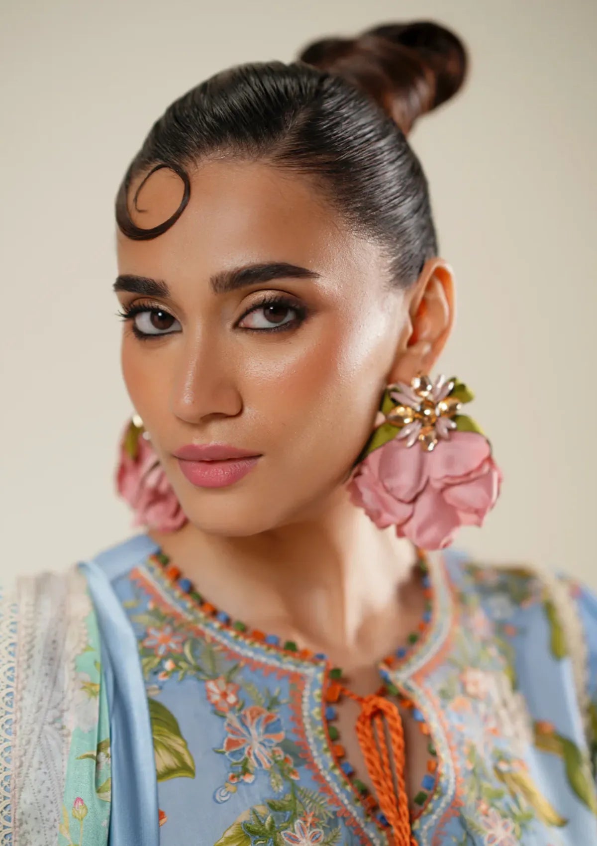 mohsin-saeed-fabrics-is-selling-online-and-in stores-Luxury-daily-wear-wedding-wear-formal-wear-in-budgeted-price-This-product-is-from-bin-ilyas-eres-bonita-viscose25-1105-b-is-available-on-Mohsin-saeed-fabrics-website.