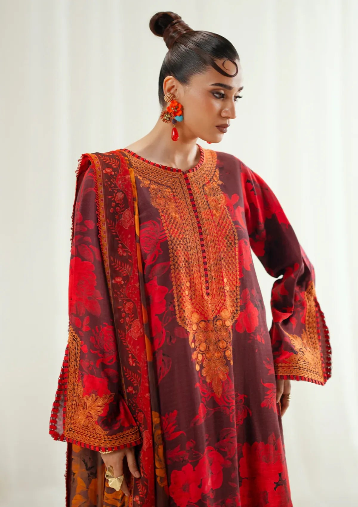 mohsin-saeed-fabrics-is-selling-online-and-in stores-Luxury-daily-wear-wedding-wear-formal-wear-in-budgeted-price-This-product-is-from-bin-ilyas-eres-bonita-viscose25-1106-a-is-available-on-Mohsin-saeed-fabrics-website.