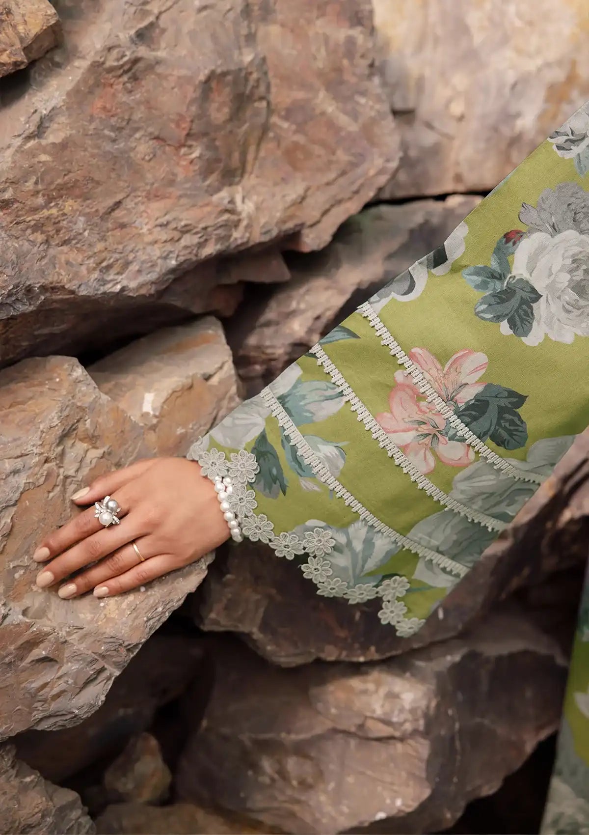 Alizeh Sheen Prints'24 Vol-02 AF-6018-JAZMIN - Mohsin Saeed Fabrics