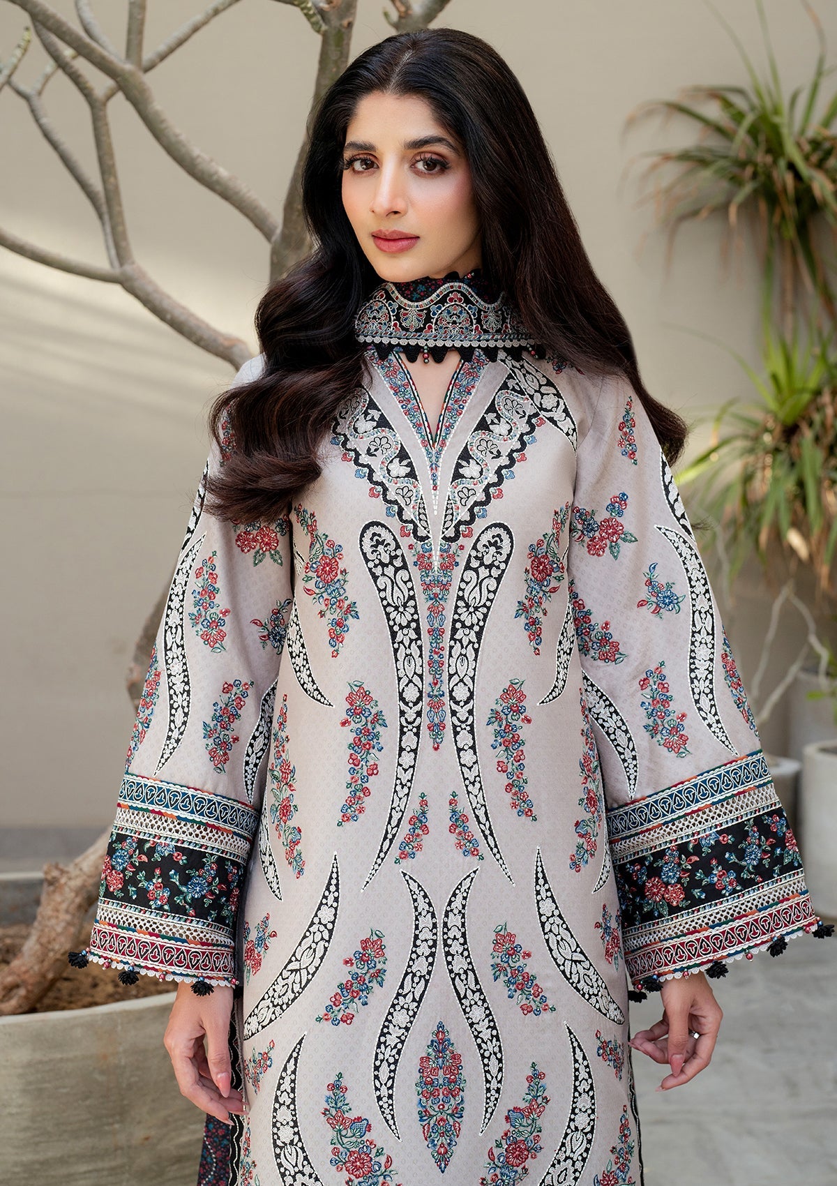 mohsin-saeed-fabrics-affordable-luxury-outfits-for-daily-formal-and-wedding-wear-This-product-is-from-jazmin-shahkaar-luxury-lawn-sl25-d7-is-available-on-Mohsin-saeed-fabrics-website.