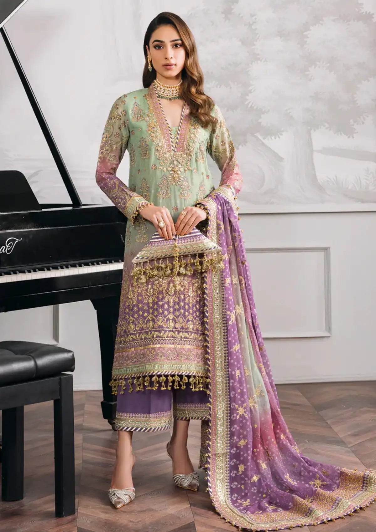 Baroque Emb Chantelle'24 Vol-12 CH12-08